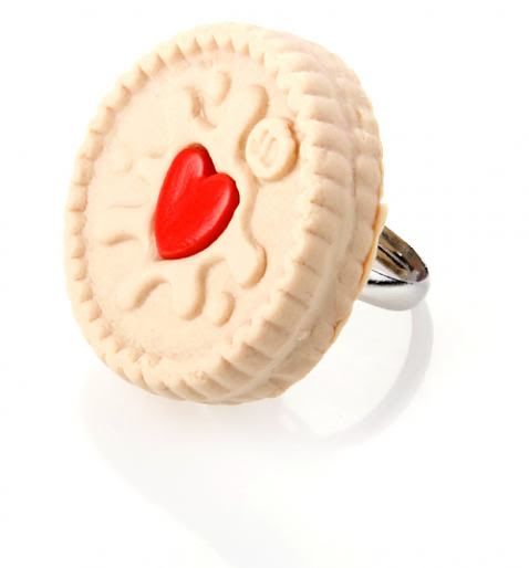 Jammie_Dodger_Ring_from_Bits_and_Bows_500_478_514_76.jpg